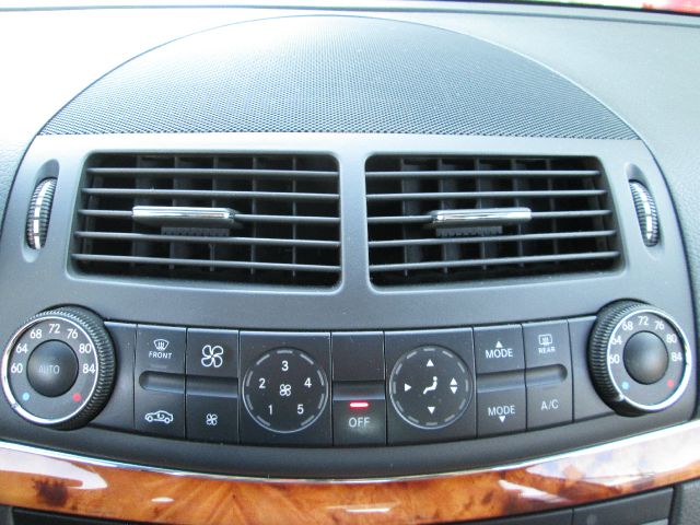 Mercedes-Benz E-Class 2005 photo 22