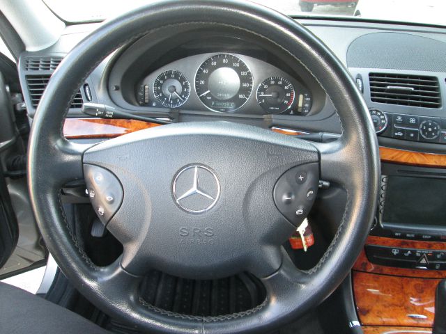 Mercedes-Benz E-Class 2005 photo 29