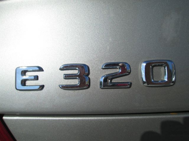 Mercedes-Benz E-Class 2005 photo 59