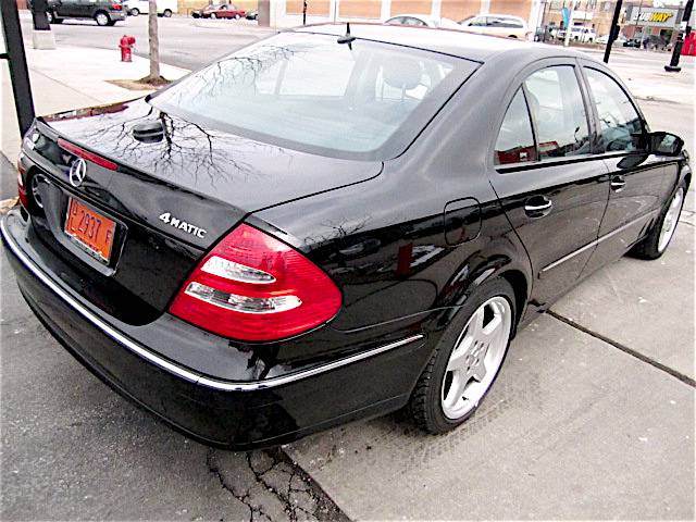 Mercedes-Benz E-Class 2005 photo 3