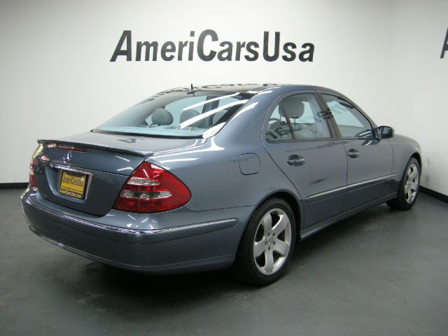 Mercedes-Benz E-Class 2005 photo 4