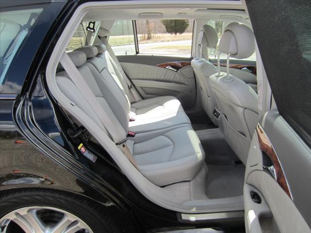 Mercedes-Benz E-Class 2005 photo 19