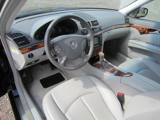 Mercedes-Benz E-Class 2005 photo 29