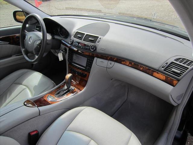 Mercedes-Benz E-Class 2005 photo 49