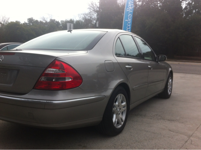 Mercedes-Benz E-Class 2005 photo 2