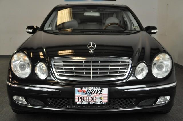 Mercedes-Benz E-Class 2005 photo 1