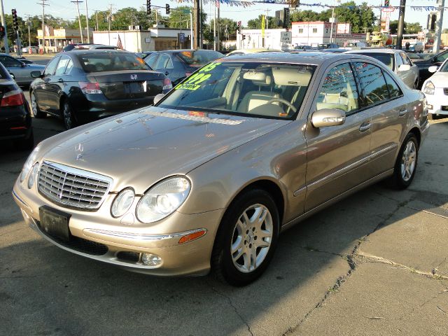 Mercedes-Benz E-Class 2005 photo 2