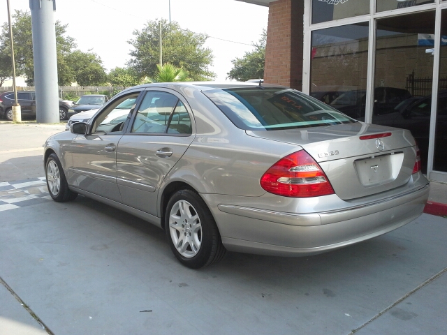 Mercedes-Benz E-Class 2005 photo 1