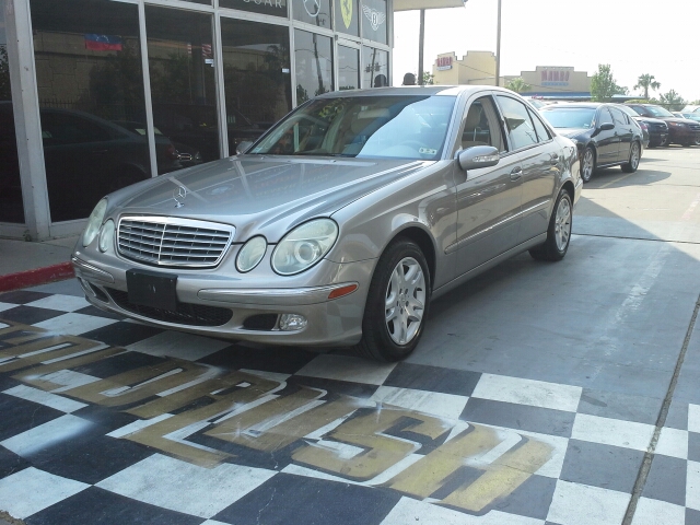 Mercedes-Benz E-Class 2005 photo 3