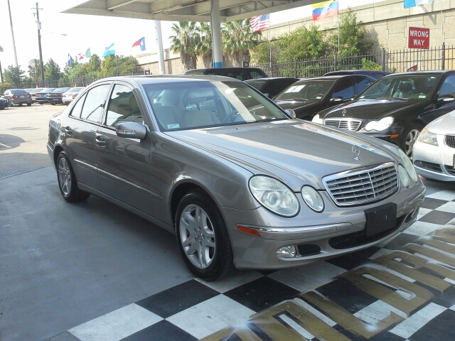 Mercedes-Benz E-Class 2005 photo 4