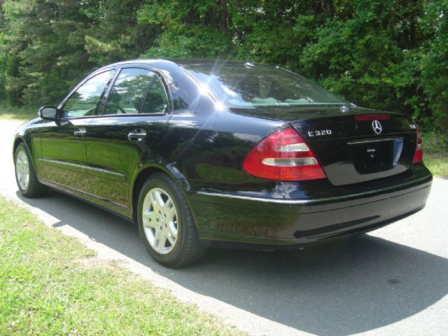 Mercedes-Benz E-Class 2005 photo 16