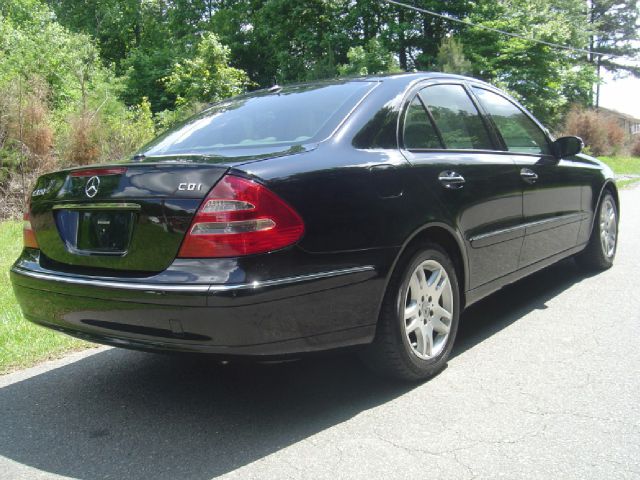 Mercedes-Benz E-Class 2005 photo 17