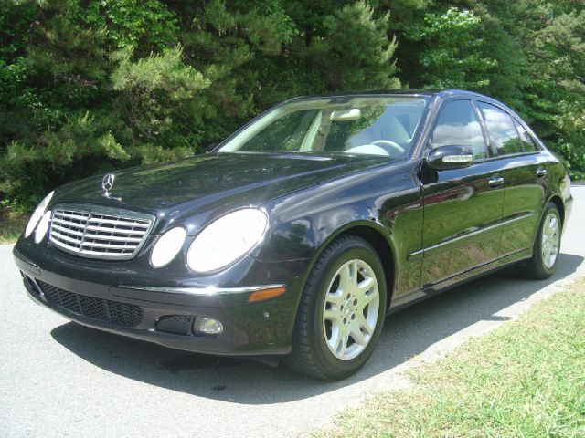 Mercedes-Benz E-Class 2005 photo 20