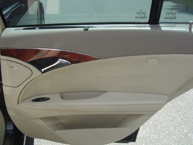 Mercedes-Benz E-Class 2005 photo 21