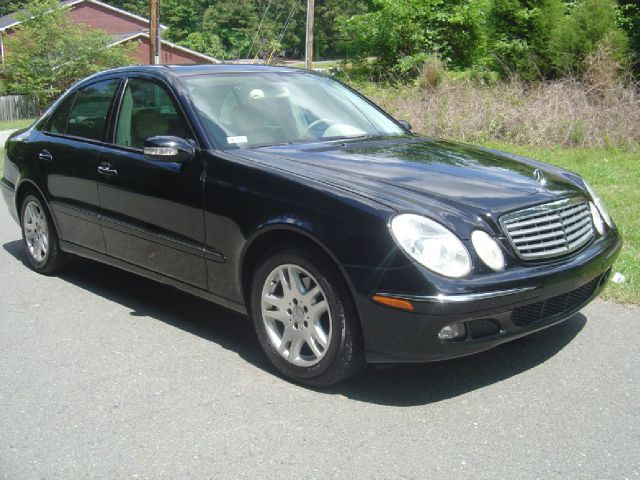 Mercedes-Benz E-Class 2005 photo 24