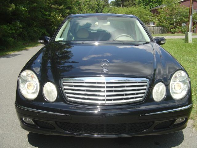 Mercedes-Benz E-Class 2005 photo 28