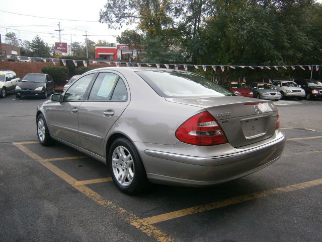 Mercedes-Benz E-Class 2005 photo 1