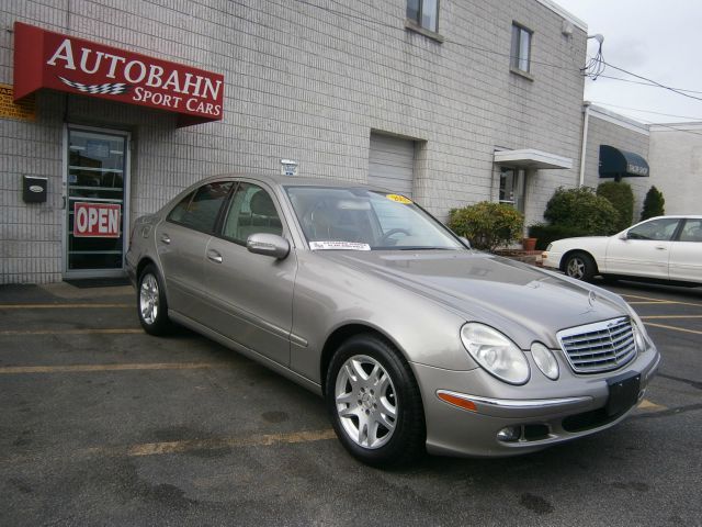 Mercedes-Benz E-Class 2005 photo 4