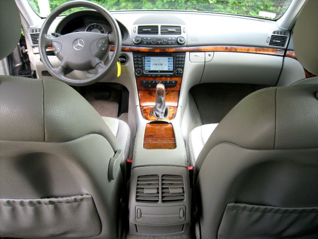 Mercedes-Benz E-Class 2005 photo 1