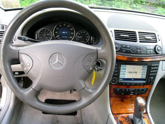 Mercedes-Benz E-Class 2005 photo 10