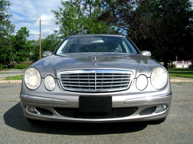 Mercedes-Benz E-Class 2005 photo 12