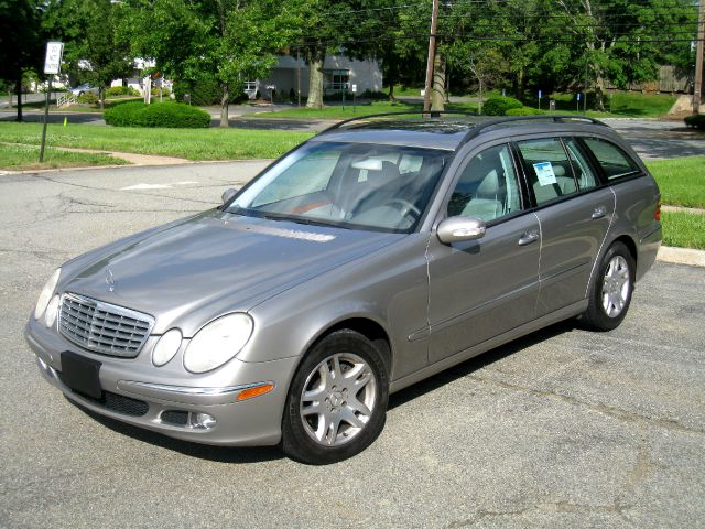 Mercedes-Benz E-Class 2005 photo 13