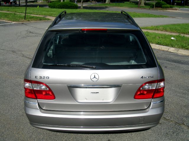 Mercedes-Benz E-Class 2005 photo 14