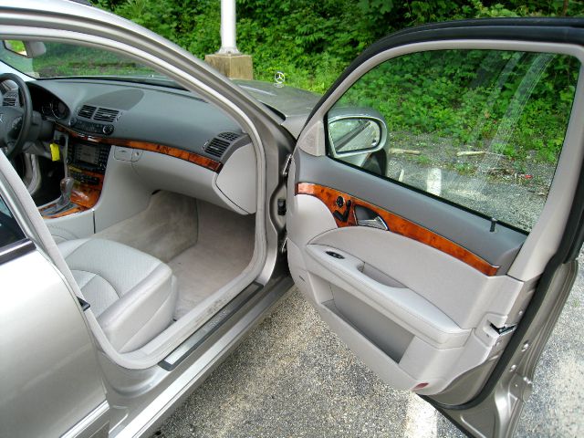 Mercedes-Benz E-Class 2005 photo 16