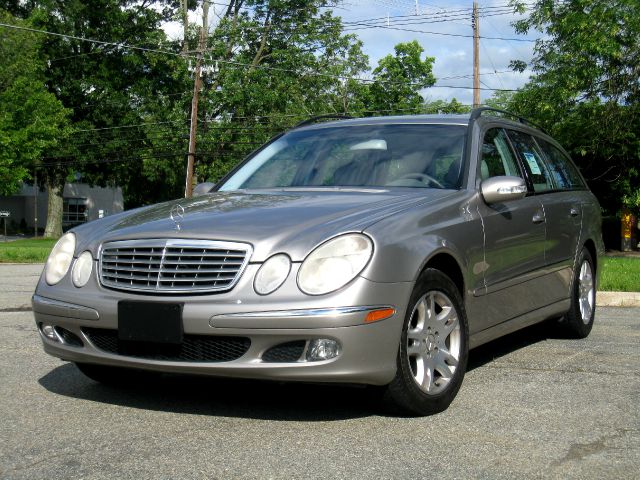 Mercedes-Benz E-Class 2005 photo 17