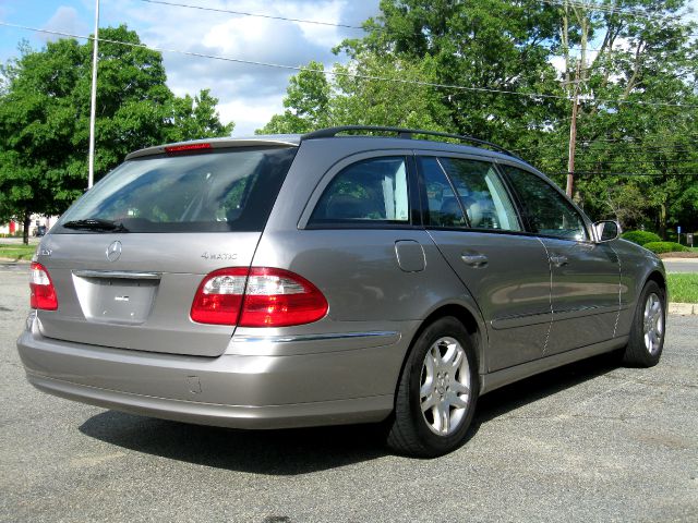 Mercedes-Benz E-Class 2005 photo 18