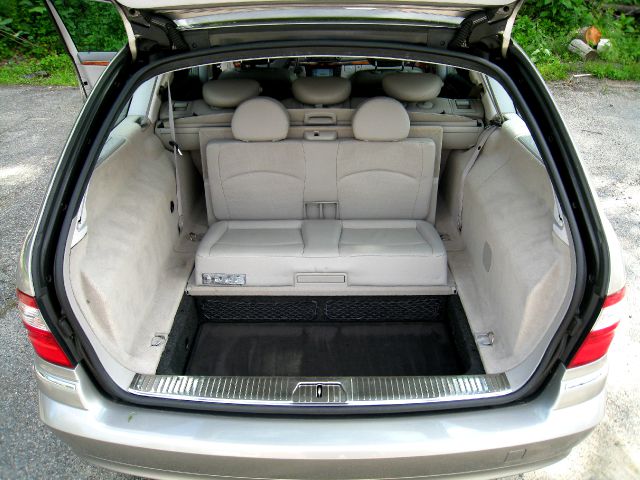 Mercedes-Benz E-Class 2005 photo 19