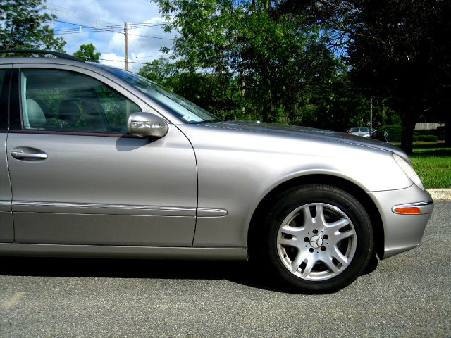 Mercedes-Benz E-Class 2005 photo 21