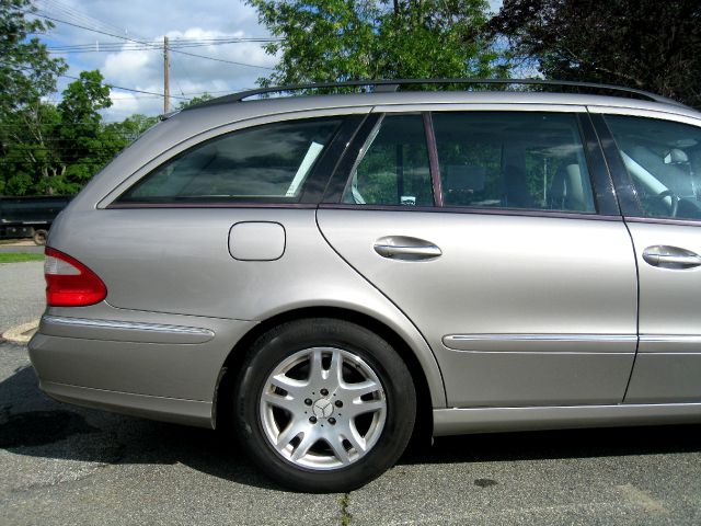 Mercedes-Benz E-Class 2005 photo 27