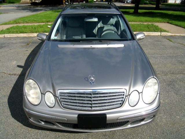 Mercedes-Benz E-Class 2005 photo 28