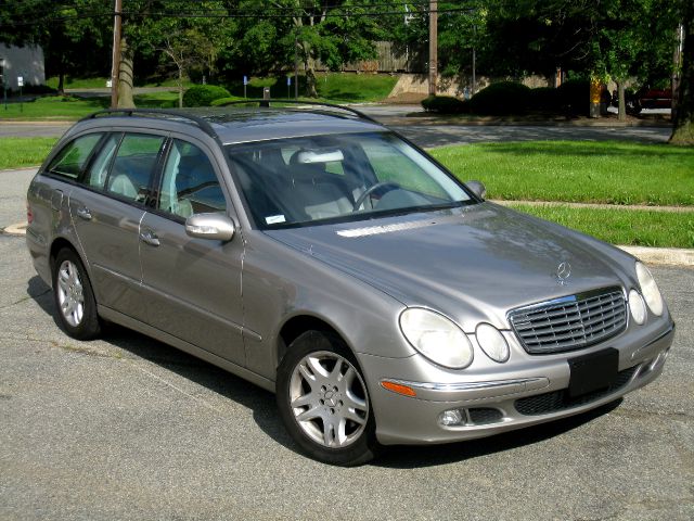 Mercedes-Benz E-Class 2005 photo 29