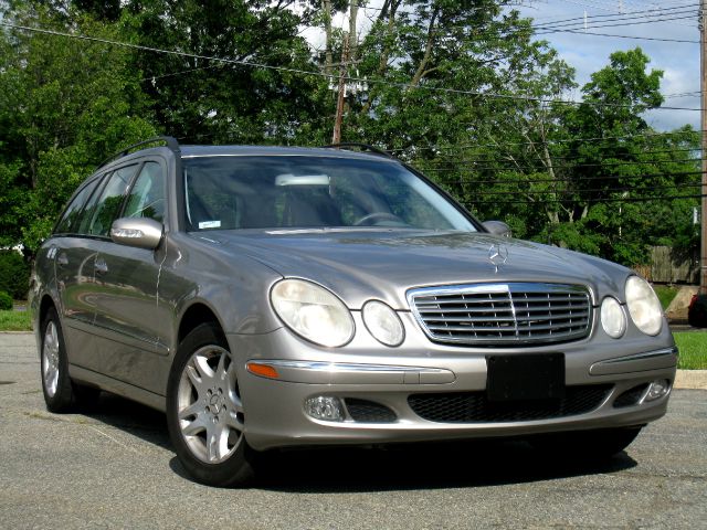 Mercedes-Benz E-Class 2005 photo 30