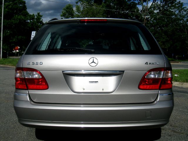 Mercedes-Benz E-Class 2005 photo 33