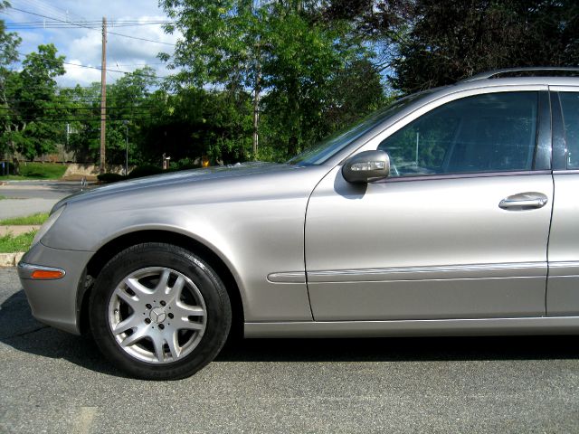 Mercedes-Benz E-Class 2005 photo 34