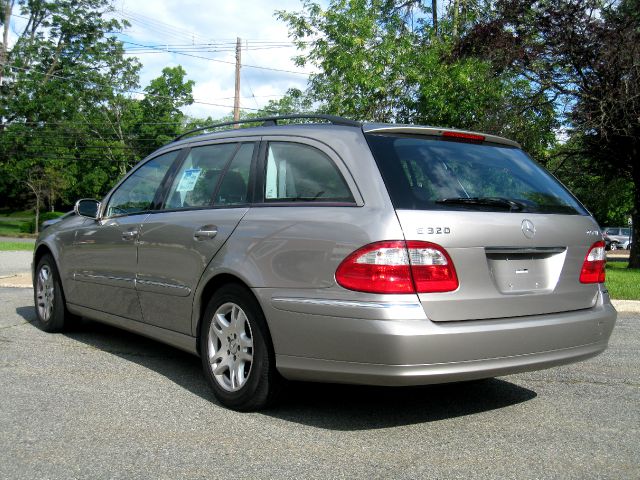 Mercedes-Benz E-Class 2005 photo 6