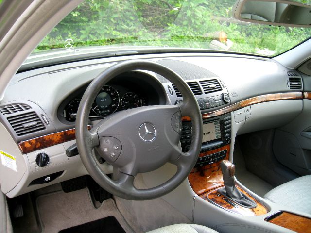 Mercedes-Benz E-Class 2005 photo 7