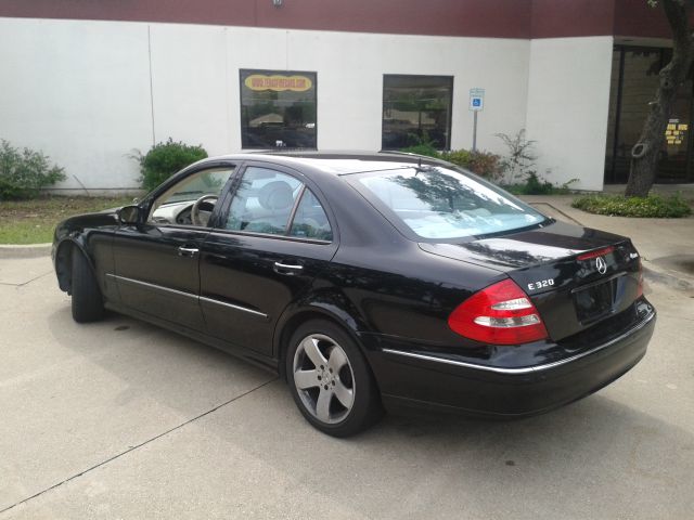 Mercedes-Benz E-Class 2005 photo 11