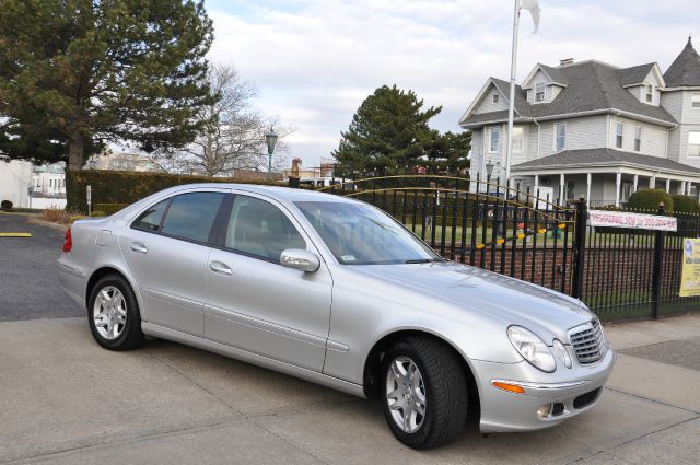 Mercedes-Benz E-Class 2005 photo 1