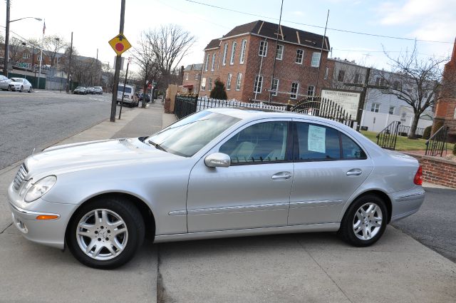 Mercedes-Benz E-Class 2005 photo 2