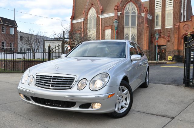 Mercedes-Benz E-Class 2005 photo 3