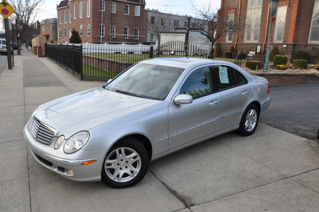 Mercedes-Benz E-Class 2005 photo 4