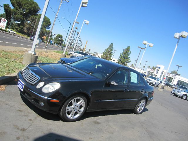 Mercedes-Benz E-Class 2005 photo 1