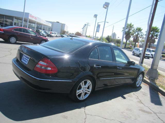 Mercedes-Benz E-Class 2005 photo 2