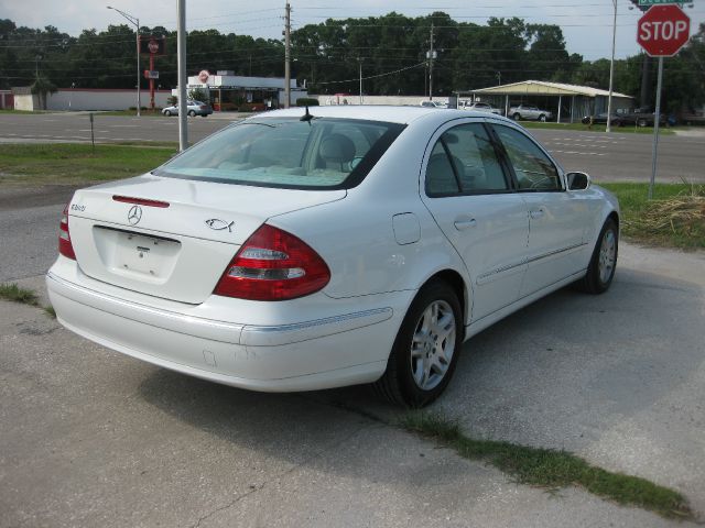 Mercedes-Benz E-Class 2005 photo 2