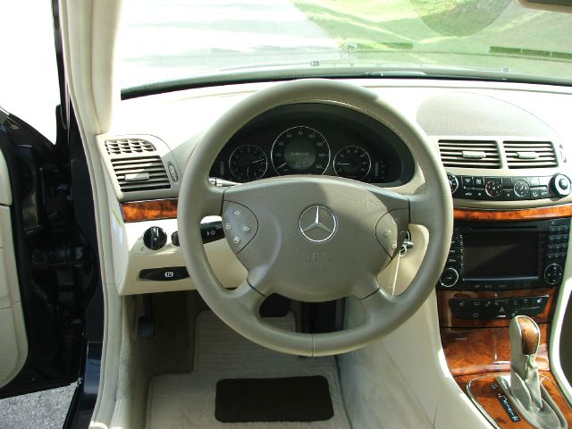 Mercedes-Benz E-Class 2005 photo 0