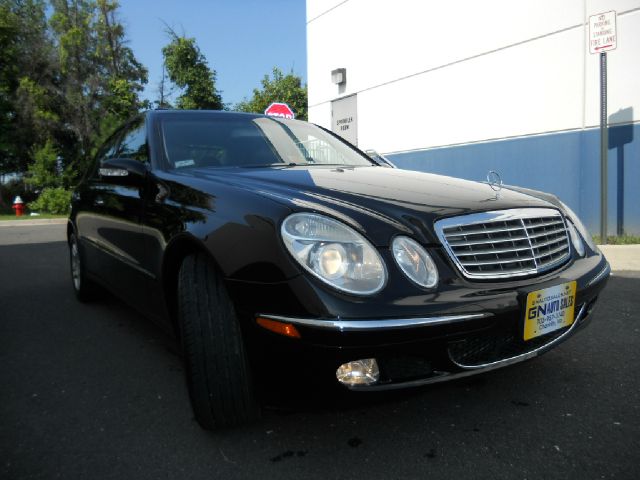 Mercedes-Benz E-Class 2005 photo 2